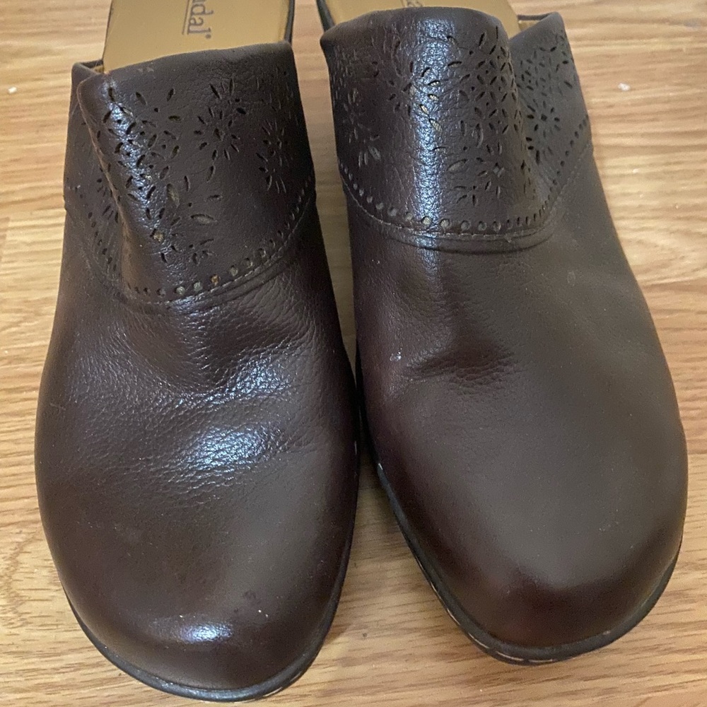 Literally never worn brown leather Björndal clogs with no back